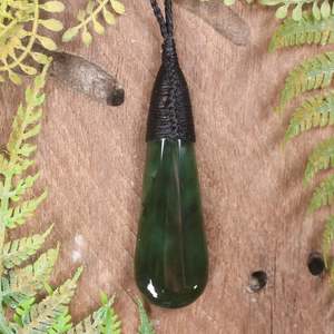 NZ Greenstone Medium Roimata Pendant (BW124) Rimu Pounamu