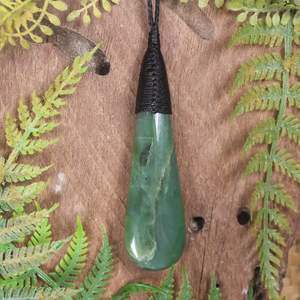 NZ Greenstone Medium Roimata Pendant (BW141) Hapopo Pounamu
