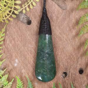 NZ Greenstone Medium Roimata Pendant (BW121) Kawakawa Pounamu
