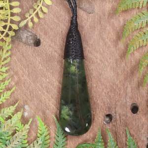 NZ Greenstone Medium Roimata Pendant (BW134) Rimu Pounamu