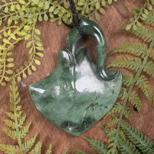 Other Jewellery Designs: NZ Greenstone Large Stingray or Whai Pendant (BT411) Kawakawa Pounamu