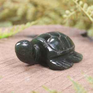 NZ Greenstone Turtle Sculpture (BT513) Rimu Pounamu