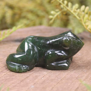 Pounamu Sculptures Touchstones: NZ Greenstone Frog Sculpture (BT516) Kawakawa Pounamu