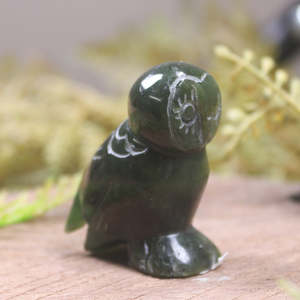 Pounamu Sculptures Touchstones: NZ Greenstone Owl Sculpture (BT512) Kawakawa Pounamu