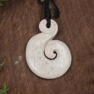 Bone Carvings Nz: NZ Whale Bone Small Hei Matau Pendant (MM008) NZ SALE ONLY