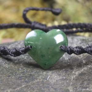 NZ Greenstone Adjustable Cord Heart Bracelet (BP950) Kawakawa Pounamu
