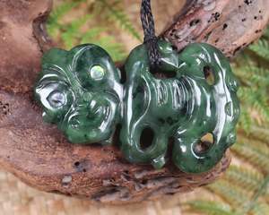 NZ Greenstone Large Hei Tiki Pendant (AX992) Kawakawa Pounamu