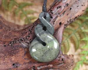 NZ Serpentine Medium Twist Pendant (AZ632)