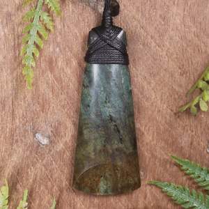 Gemstone Necklace: Fuchsite Medium Toki Pendant (BT429)