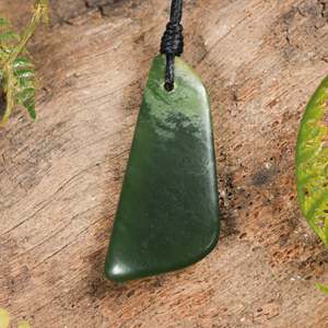 NZ Greenstone XSmall Freeform Pendant (BT627) Kawakawa Pounamu