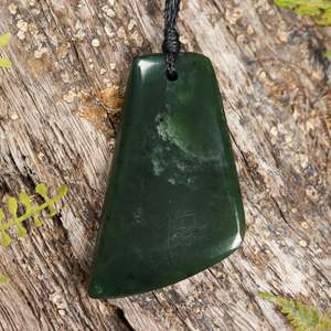 NZ Greenstone Medium Freeform Toki Pendant (BT612) Kawakawa Pounamu
