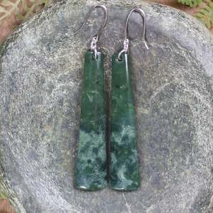 NZ Greenstone Medium Roimata Earrings (BT017) Kawakawa Pounamu