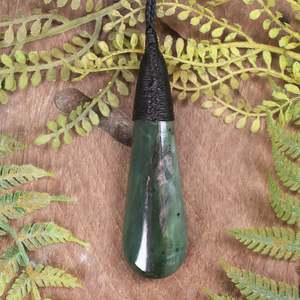 NZ Greenstone Medium Roimata Pendant (BW138) Hapopo Pounamu