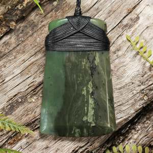 NZ Greenstone Large Toki Pendant (BW483) Rimu Pounamu