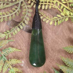 NZ Greenstone Medium Roimata Pendant (BW080) Kawakawa Pounamu