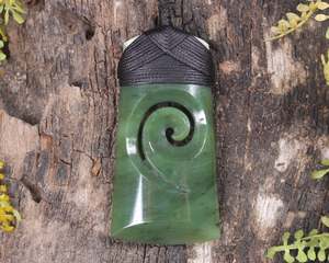 NZ Greenstone Medium Toki with Koru Pendant (BK383) Hapopo Pounamu