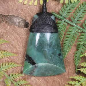 NZ Greenstone Small Toki Pendant (BW521) Inanga Pounamu
