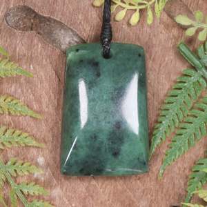 NZ Greenstone Small Toki Pendant (BW470) Inanga Pounamu