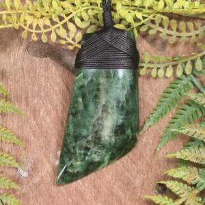 NZ Greenstone Medium Toki Pendant (BW457) Flower Jade Pounamu