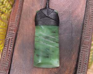 NZ Greenstone Medium Toki Pendant (BK311) Hapopo Pounamu