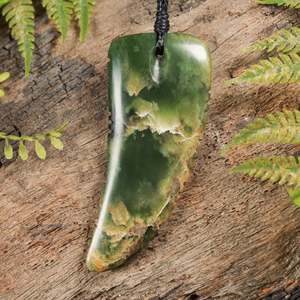 NZ Greenstone Medium Niho Taniwha Tooth Pendant (BW332) Flower Jade Pounamu