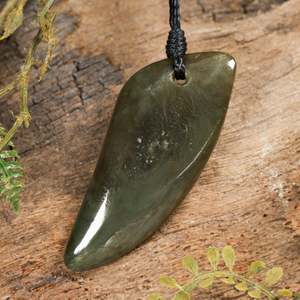 NZ Greenstone Small Freeform Niho Taniwha Tooth Pendant (BT661) Rimu Pounamu