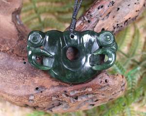 NZ Greenstone Medium Pekapeka Pendant (AT463) Kawakawa Pounamu