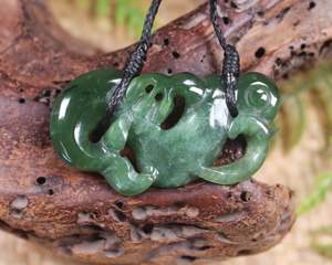 NZ Greenstone Medium Manaia Pendant (AW808) Kawakawa Pounamu