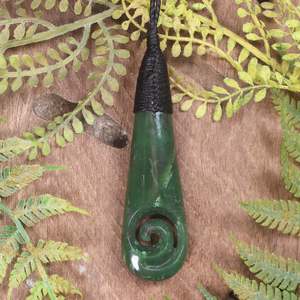 NZ Greenstone Medium Roimata with Koru Pendant (BW090) Kawakawa Pounamu