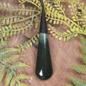 NZ Greenstone Medium Roimata Pendant (BW329) Kawakawa Pounamu