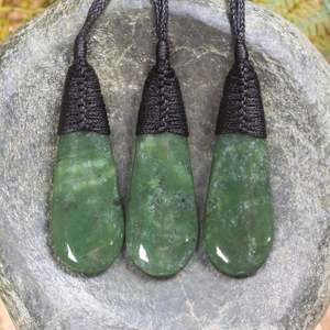 NZ Greenstone Small Roimata Pendant (BW315) Hapopo Pounamu