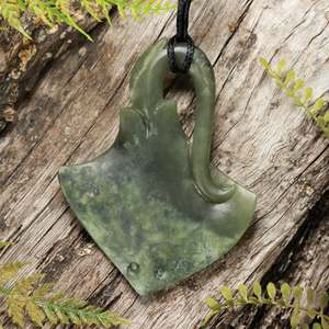 NZ Greenstone Large Stingray or Whai Pendant (BP226) Rimu Pounamu