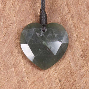 NZ Greenstone XSmall Faceted Heart Pendant (D570) Kawakawa Pounamu
