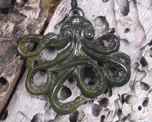 NZ Greenstone Large Te Wheke Octopus Pendant (BE730) Rimu Pounamu