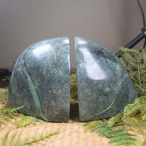 NZ Serpentine Freeform Book End Sculptures (BW573)