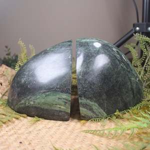 NZ Serpentine Freeform Book End Sculptures (BW533)