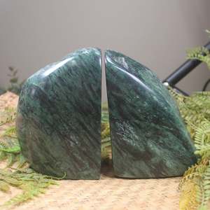 NZ Serpentine Freeform Book End Sculptures (BW531)