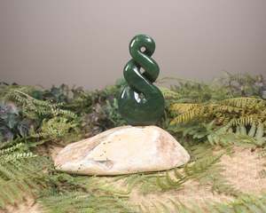 NZ Greenstone Twist Sculpture (AE997) Kawakawa Pounamu
