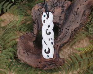 NZ Bone XXLarge Manaia Pendant (AZ300)
