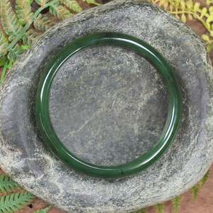 Bracelets: NZ Greenstone Bangle 60mm (BT572) Kawakawa Pounamu