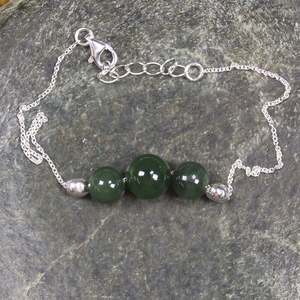 NZ Greenstone Beaded Bracelet (BM401) Kawakawa Pounamu