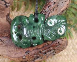 NZ Greenstone Large Hei Tiki Pendant (AX995) Kawakawa Pounamu