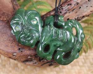 NZ Greenstone Large Hei Tiki Pendant (AX982) Kawakawa Pounamu