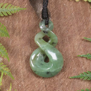NZ Greenstone Small Twist Pendant (BW027) Hapopo Pounamu