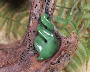 NZ Greenstone Medium Twist Pendant (AE024) Hapopo Pounamu