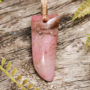 Gemstone Necklace: NZ Rhodonite XSmall Freeform Niho Taniwha Tooth Pendant (BT614)
