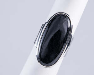 Gemstone Jewellery: Black Tourmaline Sterling Silver Ring Size 10 (AH772)