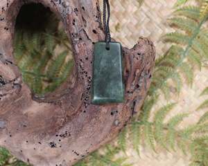 Specials: NZ Greenstone Small Toki Pendant (AK527) Kawakawa Pounamu