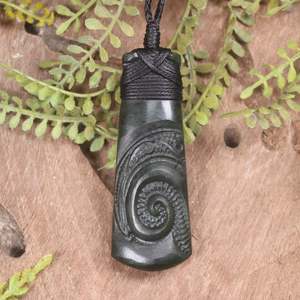 Toki Nz Pounamu: NZ Greenstone Small Toki with Koru Pendant (BT152) Rimu Pounamu