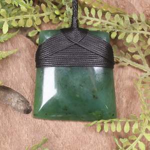 NZ Greenstone Medium Toki Pendant (BM083) Hapopo Pounamu